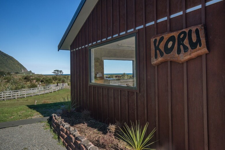 Koru Beach Cabin & B&B Homestay