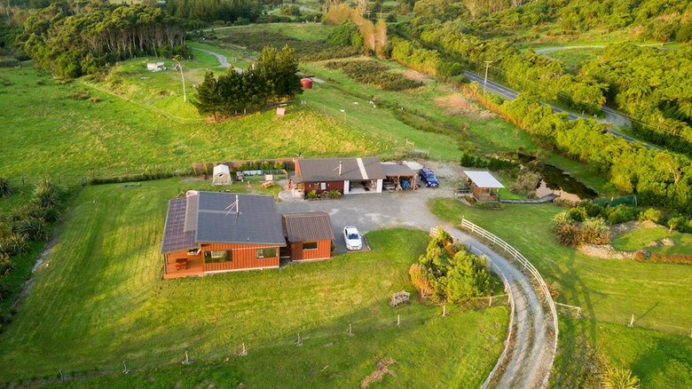 Koru Beach Cabin & B&B Homestay
