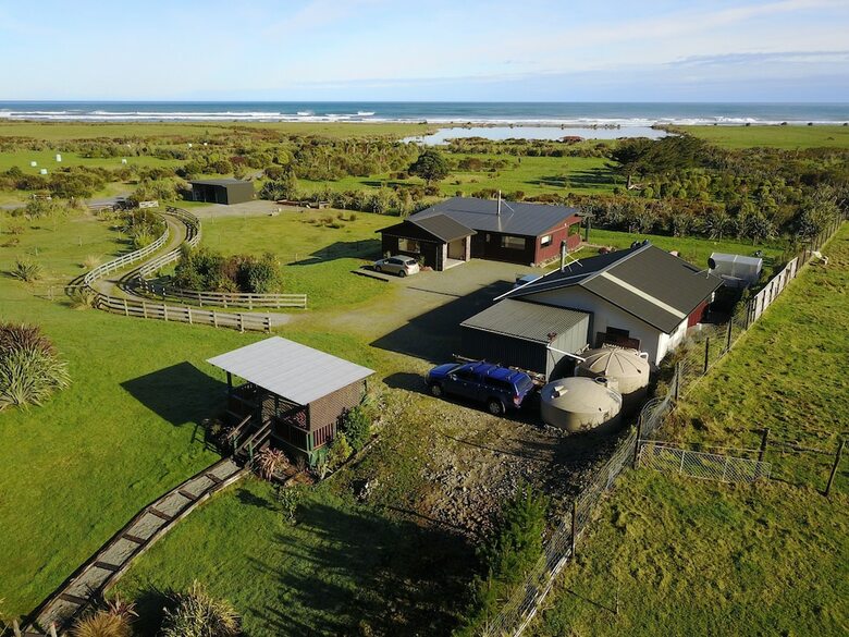 Koru Beach Cabin & B&B Homestay