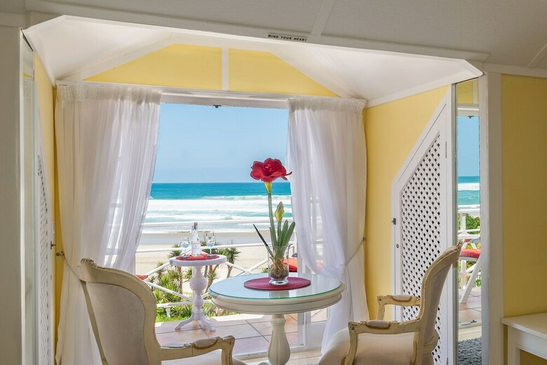 Hotel Haus Am Strand On The Beach