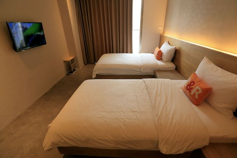 Station 100m B&B