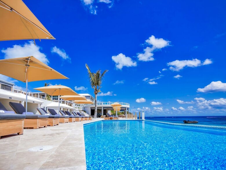 Hotel The Loren At Pink Beach