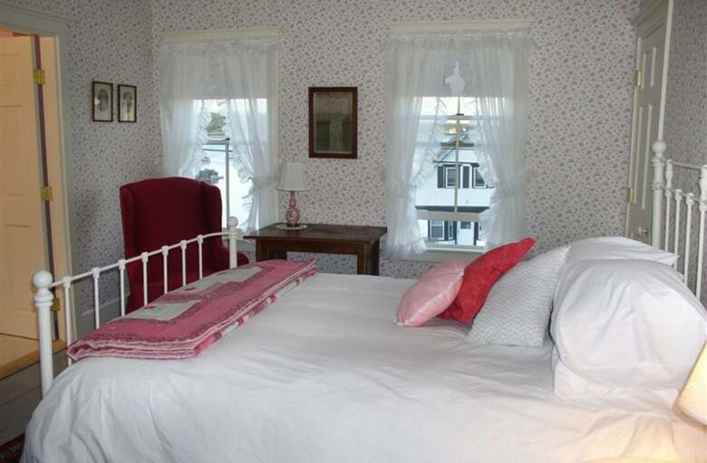 Bed & Breakfast Elsa's Inn On The Harbor