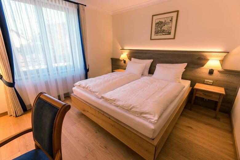 Hotel & Gastst�tte Zum Erdinger Wei�br�u