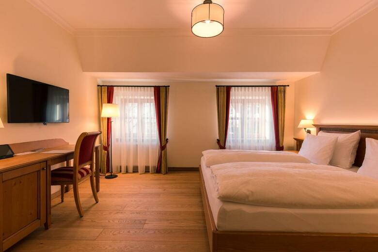 Hotel & Gastst�tte Zum Erdinger Wei�br�u