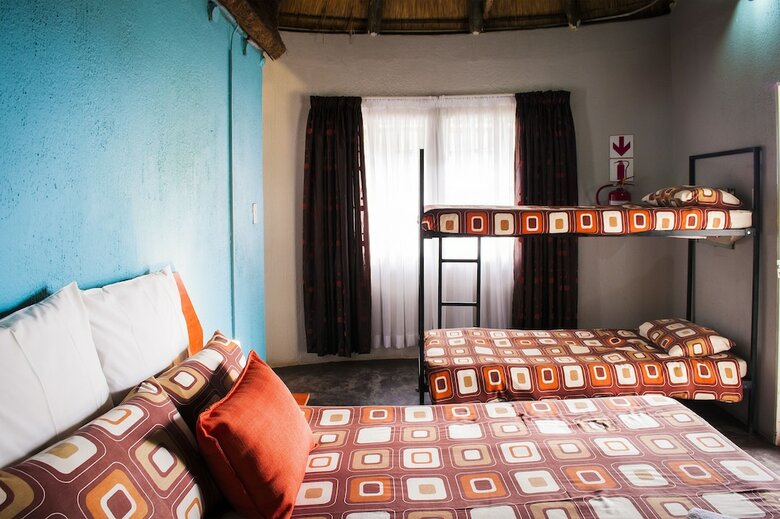 Hostal Sheris Lodge And Backpackers