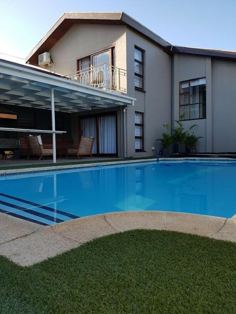 Hotel A Queenslin Guesthouse