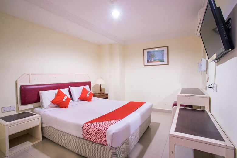 Oyo 89580 Carlton Star Hotel