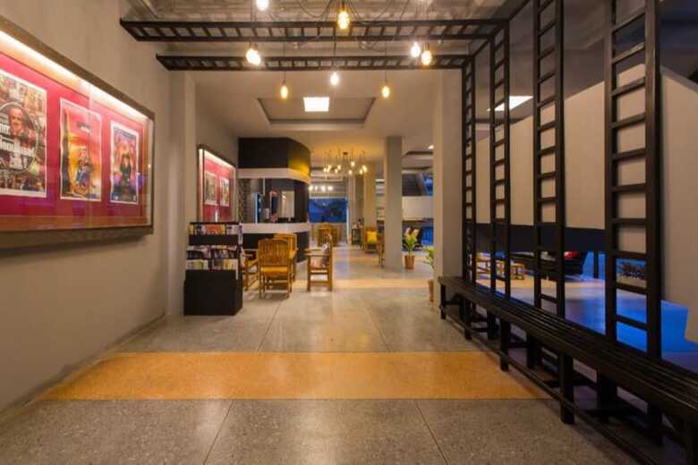 Hostal Holiday Station Hostel