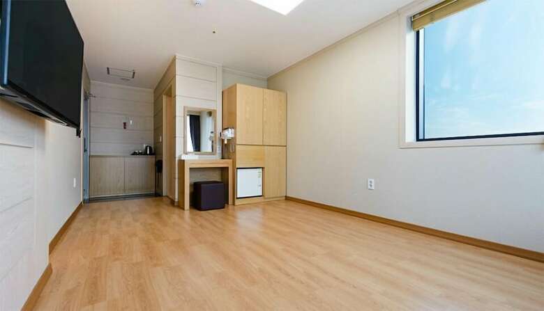 Hostal Paulownia Hostel & Guest House