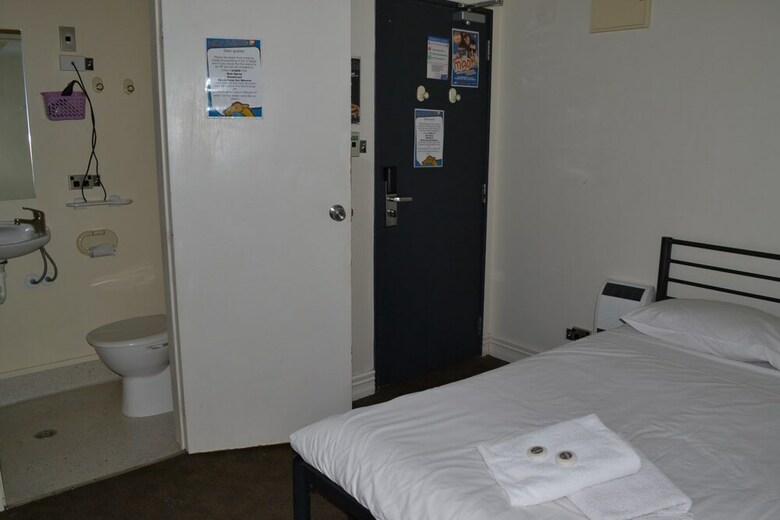 Hostal Nomads Auckland Backpackers