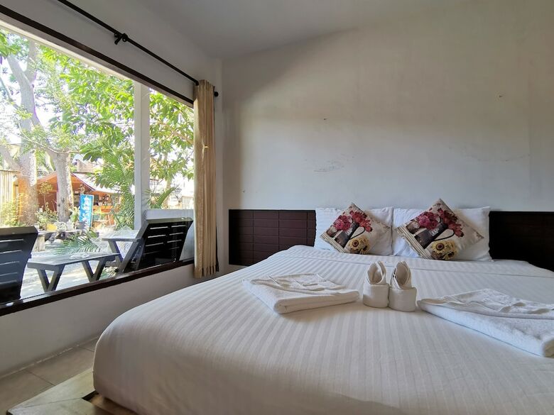 Hotel Again At Naiharn Beach Resort