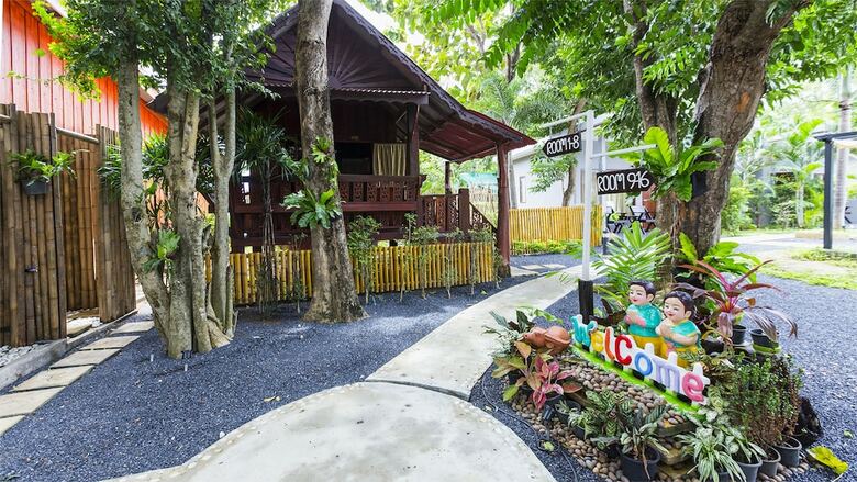 Hotel Again At Naiharn Beach Resort