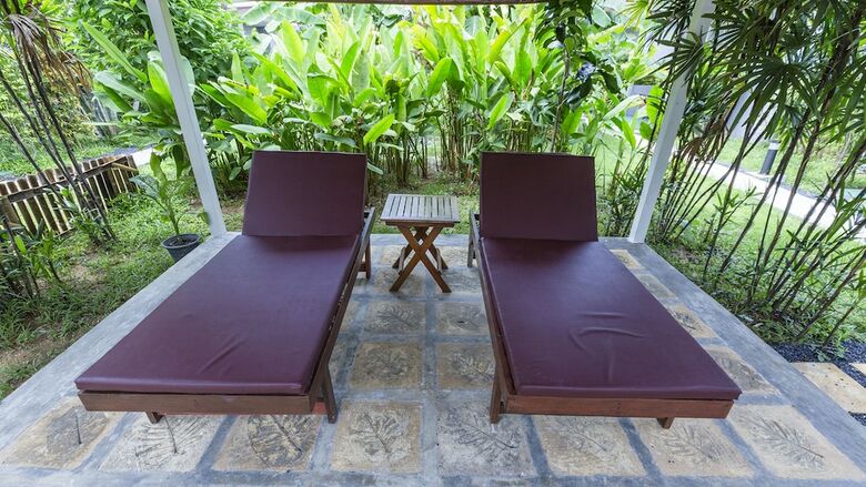 Hotel Again At Naiharn Beach Resort