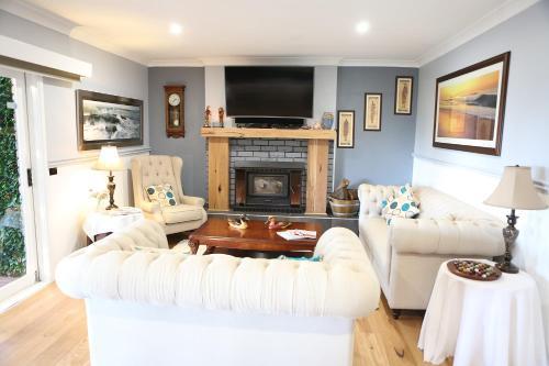 Holly Lodge