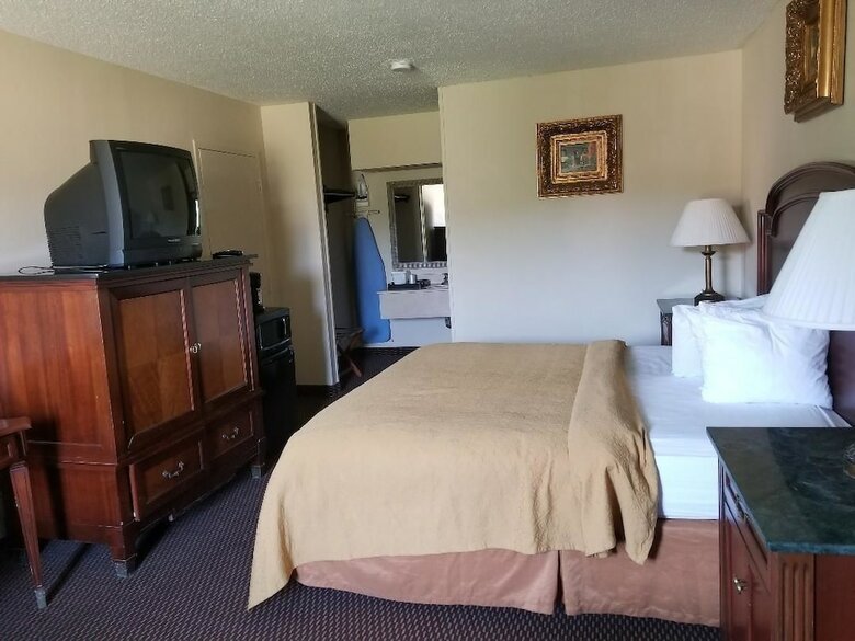 Motel Executive Inn & Suites