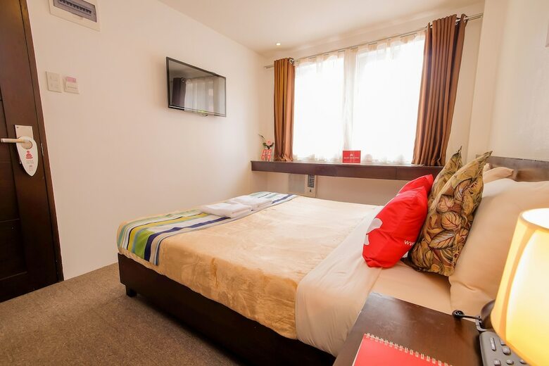 Hotel Zen Rooms Makati Amorsolo