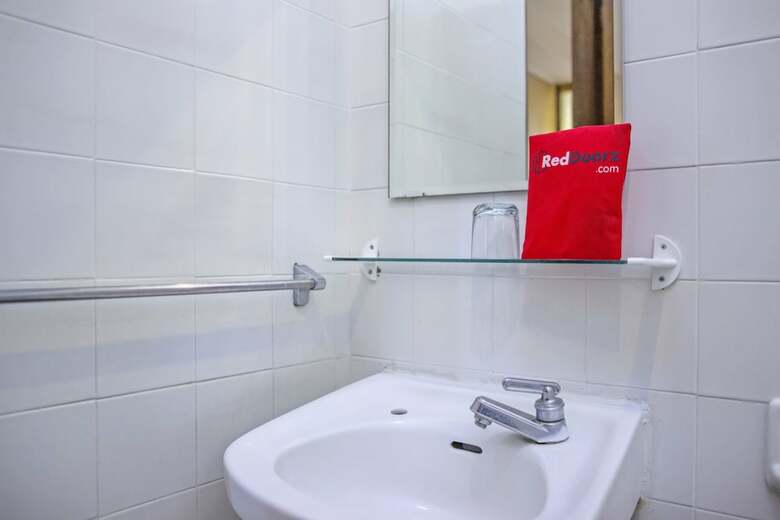 Hotel Reddoorz Plus @ Sukamulya Pasteur 2