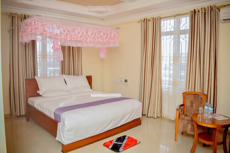 Silver Paradise Hotel