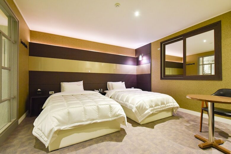 Two Heart Hotel Gimhae