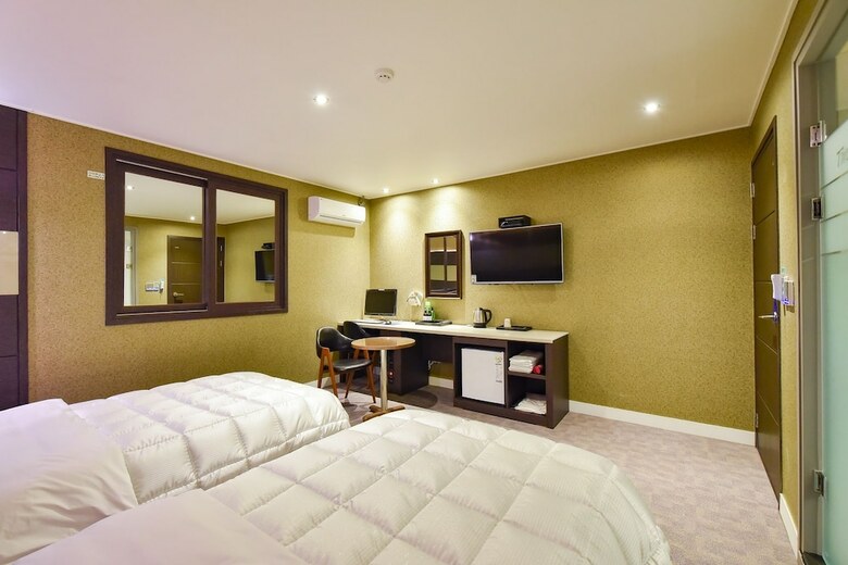 Two Heart Hotel Gimhae