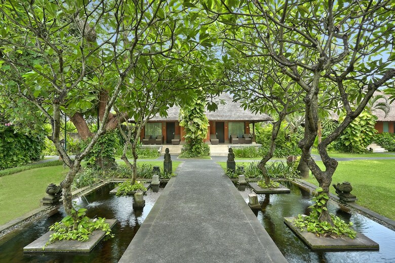Hotel Legian Beach Villas
