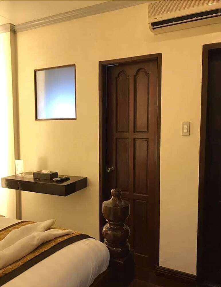 Hotel F8 Bed And Breakfast