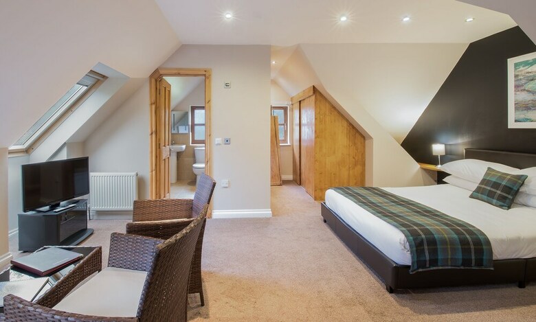 Redwood House Hotel