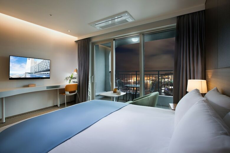 Whistle Lark Hotel