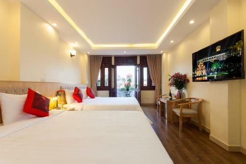 Queen Light Hotel