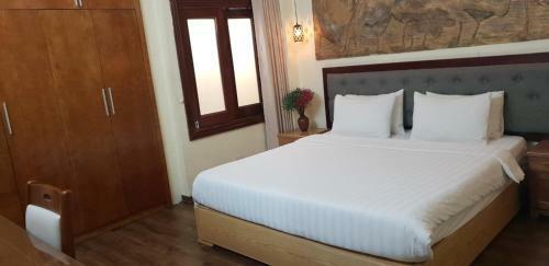 Queen Light Hotel