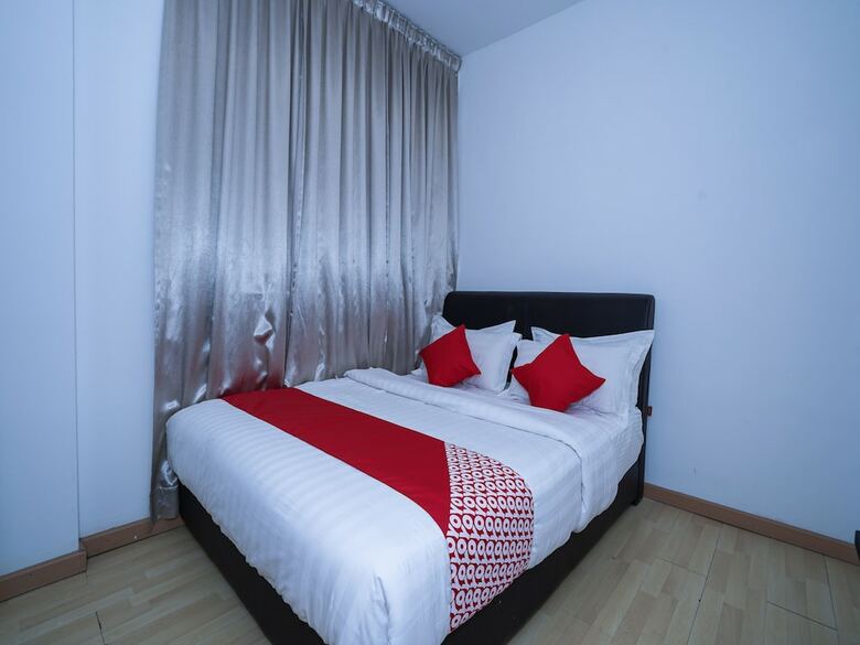 Oyo 758 Comma Hotel