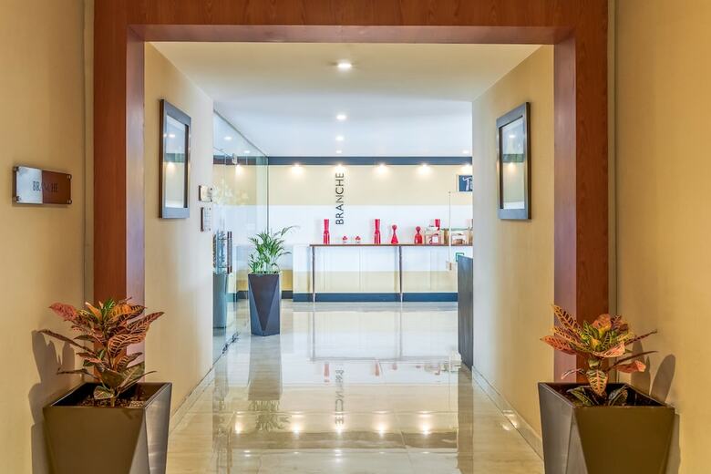 Hotel Golden Tulip Suites Gurgaon