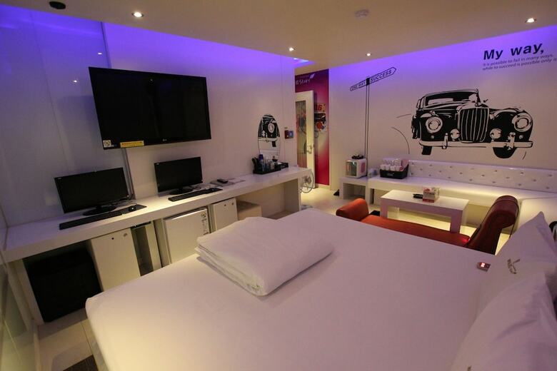 V1 Hotel