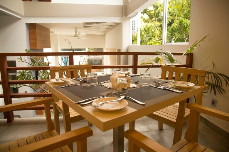 Hotel Kuredhi Beach Inn