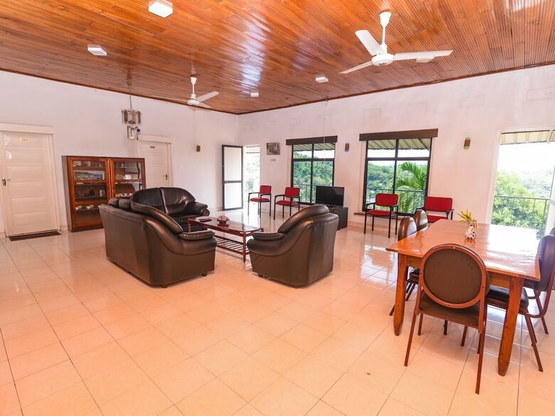 Hotel Oyo 335 King Leisure Residence