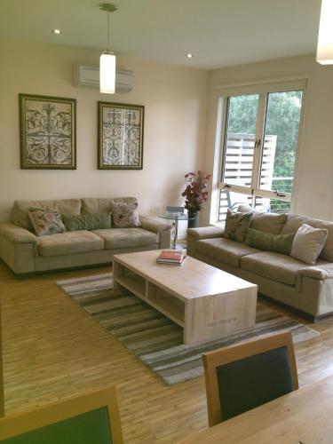 Hotel Broadbeach Inverloch Resort