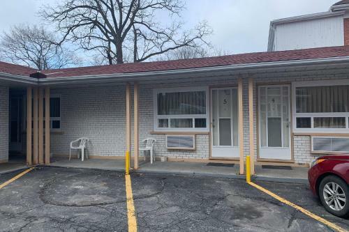 Lucien Motel