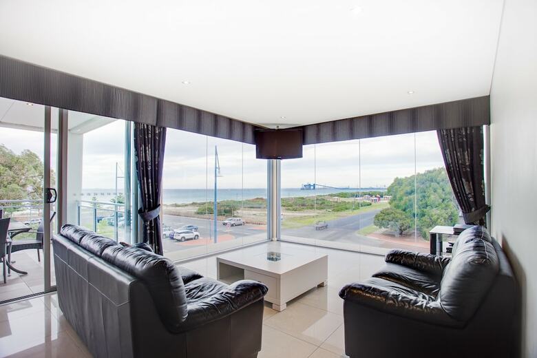 Spinnakers By Rockingham Apartments