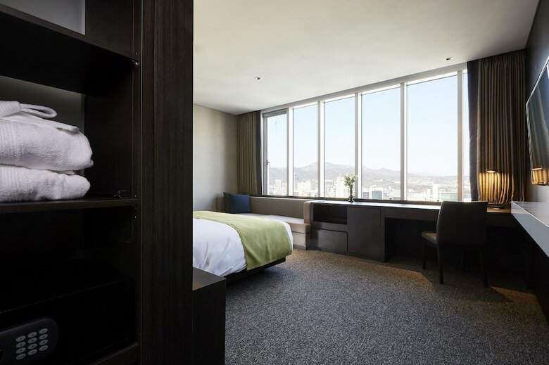 Nine Tree Premier Hotel Myeongdong 2