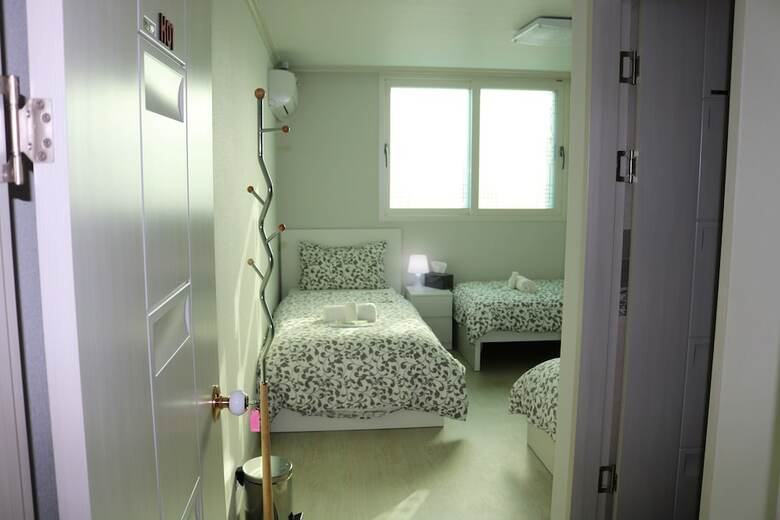 Hostal Korus Guesthouse - Hostel
