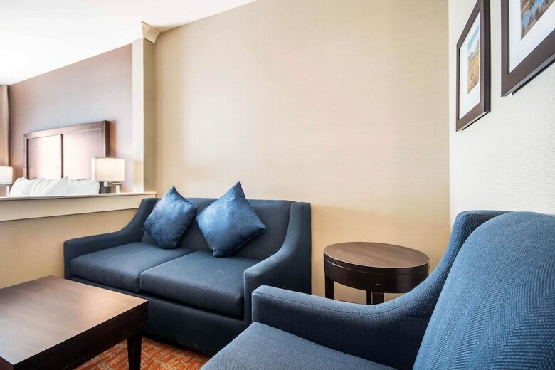 Hotel Comfort Inn & Suites