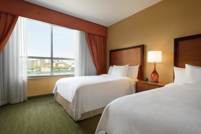 Hotel Embassy Suites By Hilton E Peoria Riverfront Conf Center