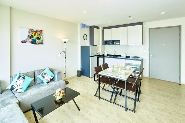 Apartamentos Pattaya Central Sea View Pool Suite