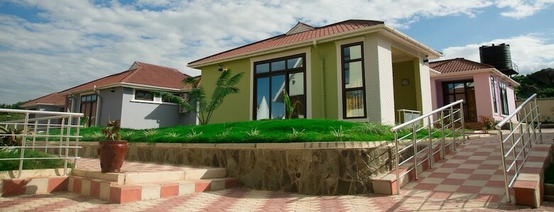 Samanene Beach Hotel