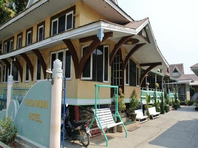 Hostal Nanda Wunn Hotel