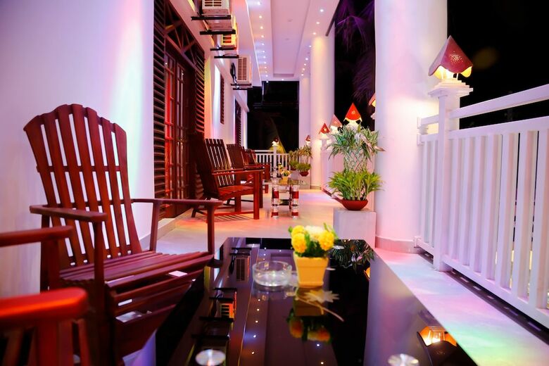 Hotel White House