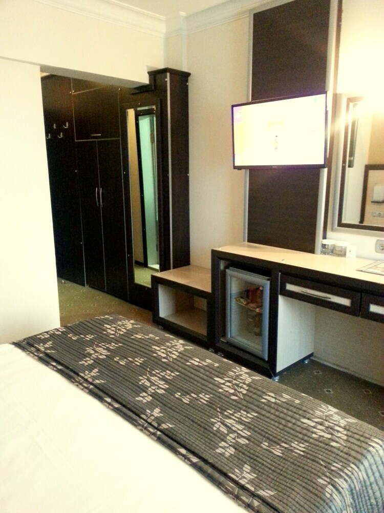 Ismira Hotel