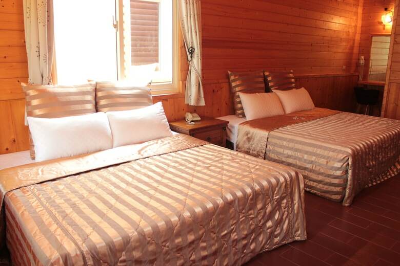 Hotel The Deer Resort