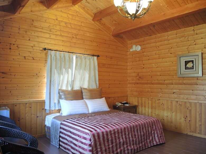 Hotel The Deer Resort
